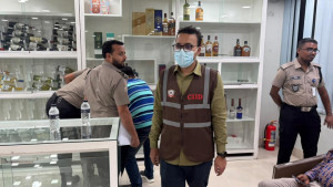 অননুমোদিত ওয়্যারহাউসে শুল্কমুক্ত মদ, টস বন্ডের ৪ গুদাম সিলগালা