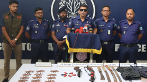রাউজানে সন্ত্রাসীর গুলিতে ১২ পুলিশ সদস্য আহত
