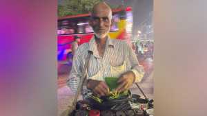 ‘সকালে ও দুপুরে পানি দিয়া বনরুটি খাই’
