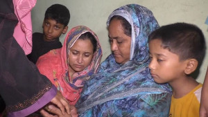 একমাত্র সন্তানকে হারিয়ে বাকরুদ্ধ বাবা-মা, দাদার কবরের পাশে চিরনিদ্রায় তাজমিন