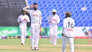 আবুধাবি টেস্ট: শেষ দিনে বাংলাদেশের চাই ৭ উইকেট