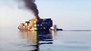 ইরানের কৌশল বদল, হরমুজে বাড়ছে জাহাজডুবি