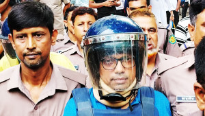 লিফট চালু, তারপরও হাতকড়া পরিয়ে ৬ তলা সিঁড়ি দিয়ে ওঠানো হলো