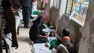ক্লাস চলাকালে হঠাৎ অসুস্থ ২৮ শিক্ষার্থী