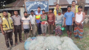 পদ্মায় মা ইলিশ রক্ষা অভিযানে ৭ জেলে আটক