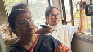 দেশে কী ঘটছে সবাই জানে, লড়াই চলবে: আটকের পর মমতা 