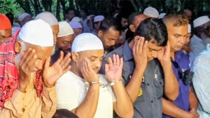 হাতকড়া পরে মায়ের জানাজায় আ.লীগ নেতা