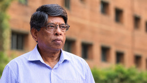 এআই নিয়ে দৌড়ের বদলে হাঁটা দরকার