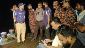 নাজিরপুরে যাত্রীবোঝাই ট্রলারডুবি: শিশুর মরদেহ উদ্ধার, মা নিখোঁজ
