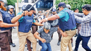 রাজধানীতে বিক্ষোভ, লাঠিপেটা, মন্ত্রীর গাড়ি ঢুকতে বাধা