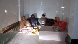ভিটেছাড়া বিধবার সন্তানসহ ঈদগাহে ৬ রাতযাপন