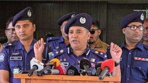 অনলাইন জুয়ায় হেরে ব্যাংকের টাকা ছিনতাইয়ের নাটক, গ্রেপ্তার ৬