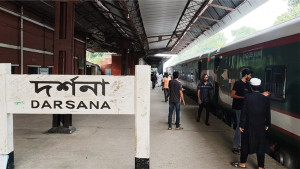 ভারত থেকে প্রথম চালানে দেশে এলো ১৮ নতুন রেলকোচ