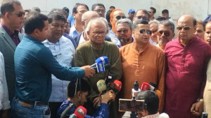 প্রবাসে থেকেও দেশের মানুষের পাশে দাঁড়িয়েছেন তারেক রহমান: রিজভী