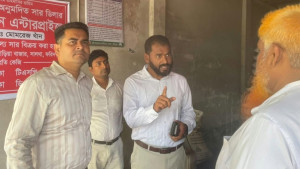 সালথায় বরাদ্দের সার বিক্রিতে অনিয়ম, ডিলারকে জরিমানা
