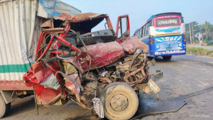 ধামরাইয়ে বাস-কাভার্ডভ্যানের মুখোমুখি সংঘর্ষ, নিহত ১