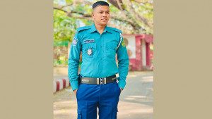 ‘ছিনতাইকারী’ ধরতে গিয়ে বাসের ধাক্কা, প্রাণ গেল পুলিশ সদস্যের
