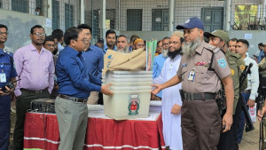 কেন্দ্রে পৌঁছাল সরঞ্জাম, ভোটগ্রহণ কাল