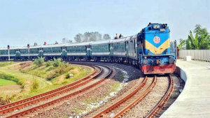 মুহূর্তেই বিক্রি হয়ে যাচ্ছে রেলের টিকিট, আদালতের স্বপ্রণোদিত মামলা
