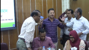বক্তব্যের সুযোগ না দেওয়ার বগুড়ায় ডিসি অফিসে পূজা কমিটির সভায় হট্টগোল