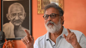 এবার আটক মহাত্মা গান্ধীর প্রপৌত্র তুষার গান্ধী