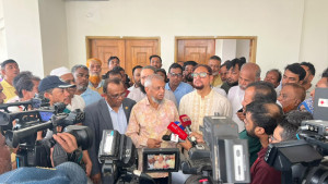 চট্টগ্রামে শ্রম কল্যাণ কেন্দ্র পরিদর্শনে মন্ত্রী, শিগগিরই মহিলা হোস্টেল চালুর আশ্বাস