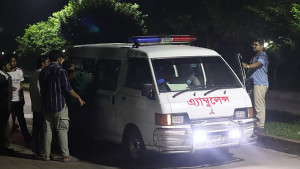 ২১ ঘণ্টা পরও অবরুদ্ধ চুয়েট উপাচার্য, অসুস্থ সাবেক শিক্ষার্থী