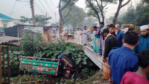 চুয়াডাঙ্গায় নিয়ন্ত্রণ হারিয়ে খাদে পাওয়ার ট্রলি, ব্যবসায়ী নিহত