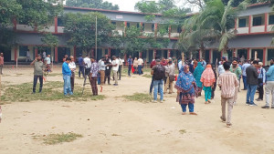 ঠাকুরগাঁও-১ আসনের উপনির্বাচনে ভোট গ্রহণ চলছে