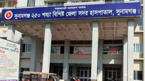 ৮ তলা ভবনের লিফট অকেজো ভোগান্তিতে রোগী-চিকিৎসক