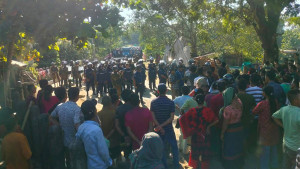 দাবি মানার আশ্বাসে সড়ক অবরোধ সাময়িক স্থগিত