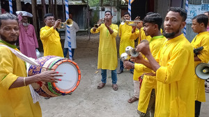 কটিয়াদীতে ৫০০ বছরের ঐতিহ্যবাহী জমজমাট ঢাকের হাট