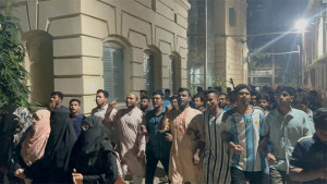 ‘দিল্লি না ঢাকা’ স্লোগানে উত্তাল জবি, গরু জবাই নিষিদ্ধের প্রতিবাদে ক্যাম্পাসে বিক্ষোভ