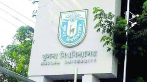খুবি শিক্ষার্থীদের সঙ্গে স্থানীয়দের ধাওয়া, পাল্টা ধাওয়া