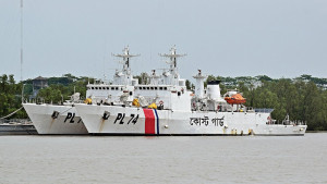 কীর্তনখোলায় কোস্টগার্ডের জাহাজের ধাক্কায় গমবোঝাই জাহাজের ক্ষতি
