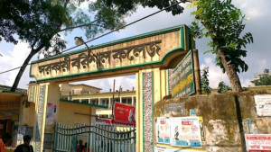 ছাত্রাবাস নির্মাণে পুকুর ভরাট, সিটি করপোরেশনের বাধা
