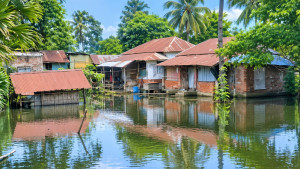 ভবদহে বৃষ্টিতে প্লাবিত ২০০ গ্রাম, পানিবন্দি লক্ষাধিক মানুষ