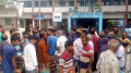 হাসিল দেওয়ার পরও কৃষককে মারধর, ইউএনও কার্যালয় ও হাট অফিস ঘেরাও