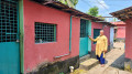 বাড়ি দখল করে তালা সার্জেন্টের