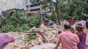 মধ্যরাতে টিকাদান কেন্দ্রে হামলা, গুঁড়িয়ে দেওয়া হলো ভবন