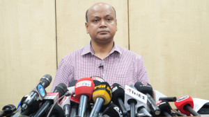 বিদেশে থাকা আ.লীগ নেতাদের নির্দেশনায় ককটেল বিস্ফোরণ-বাসে আগুন: পুলিশ