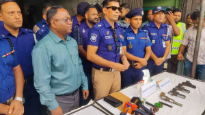 চট্টগ্রামে অস্ত্র তৈরির সরঞ্জামসহ আটক ২