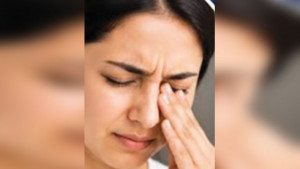 বয়স ৩০  হলেই চোখের  বাড়তি যত্ন 