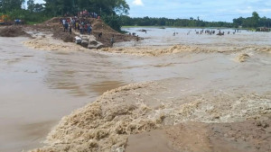 তৃতীয় দফা বাঁধে ভাঙন, বিপর্যস্ত ২০ গ্রামের বাসিন্দা
