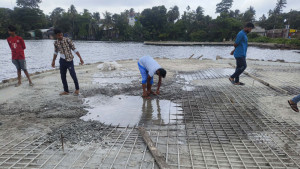 লেকের ওয়াকওয়ে ঢালাইয়ের সময় ধস, সাত দিন কাজ বন্ধ