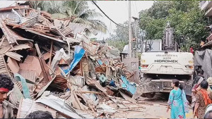 ‘মাদ‌কের হটস্পট’ হাজি মাজার ব‌স্তি গুঁড়িয়ে দিল রাজউক