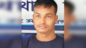 সড়কে বাইক আটকে যুবককে কুপিয়ে হত্যা