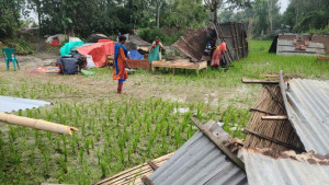 আকাশের নিচে বসবাস তিস্তায় গৃহহারা পরিবারের