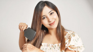 এই সময়ে চুলের যত্ন