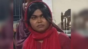 এনসিপি নেত্রীকে আটক করে পুলিশে দিল এলাকাবাসী